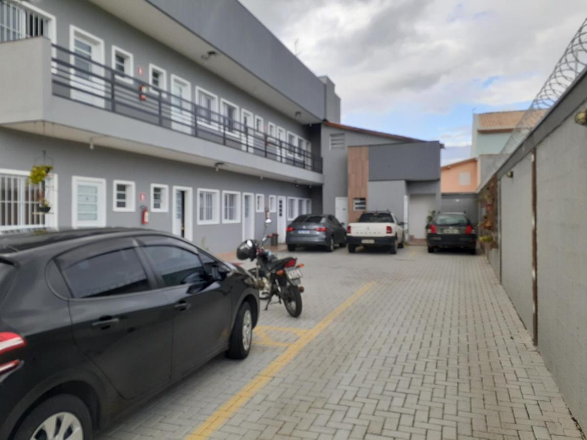Loft 2 Completo Ar Canais Assinat Garagem Internet Prox Aparecida E Industrias Apartment Пиндамонянгаба Екстериор снимка